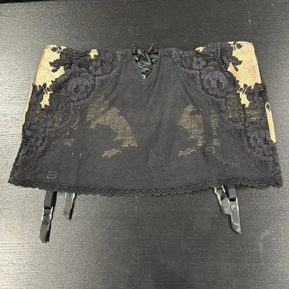 Victoria's Secret Black and Tan Lace Intimates Set - Picture 9 of 12
